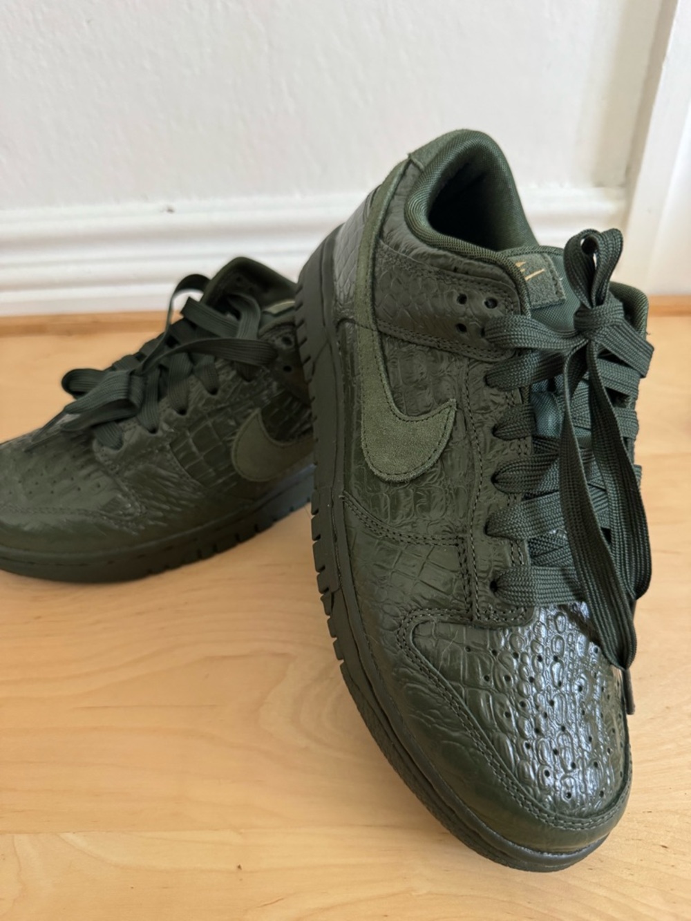 Nike Dunk Low Carbon Green Croc Embossed Women's Size 8.5